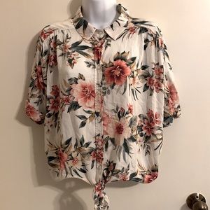 American Eagle women’s button down top. Adorable!